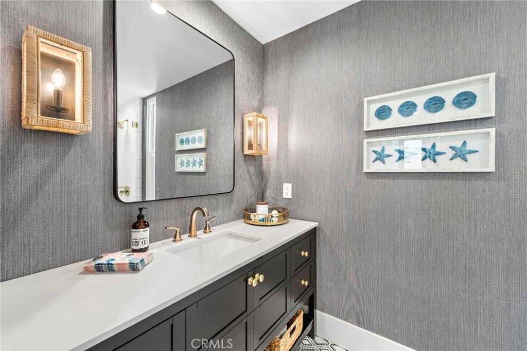 201 Nyes Place - Photo 18