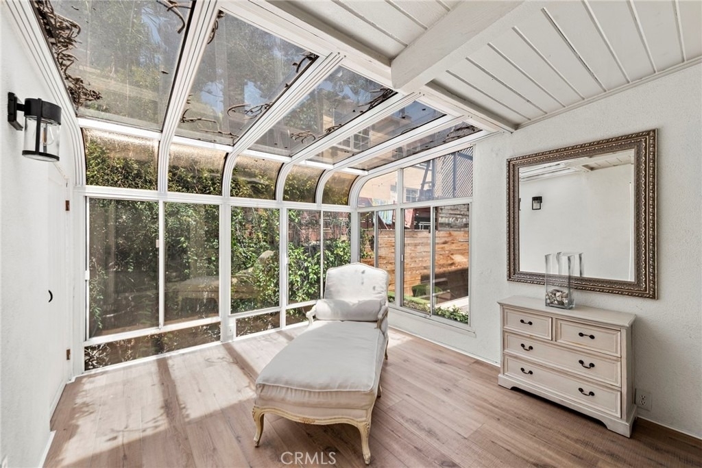 201 Nyes Place - Photo 14