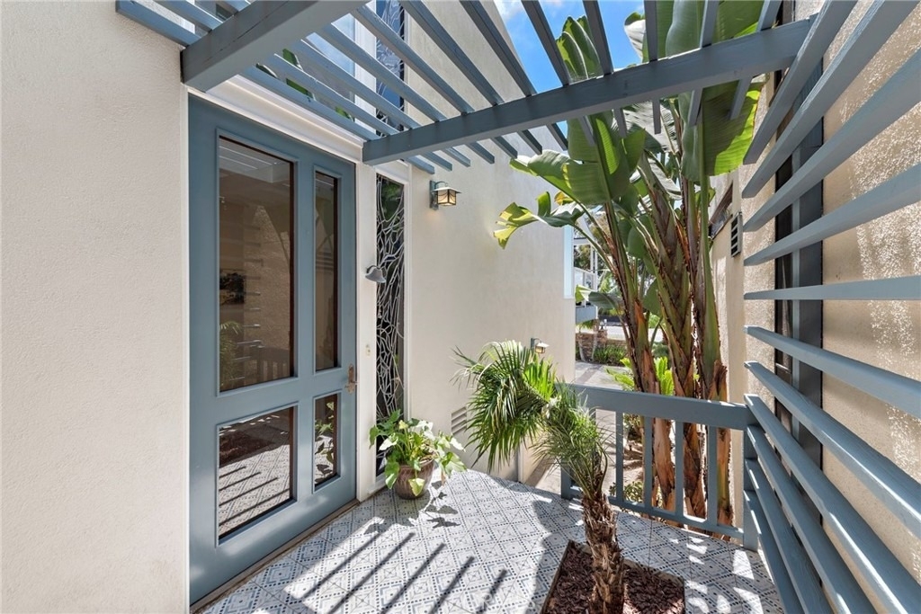 201 Nyes Place - Photo 21