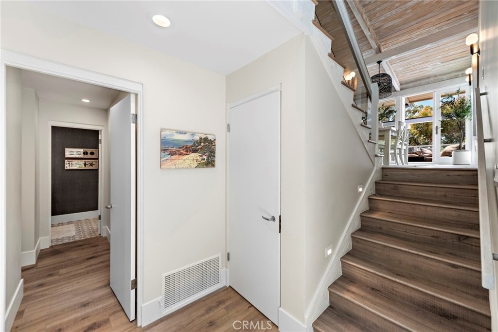 201 Nyes Place - Photo 20