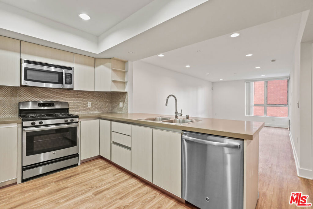 10473 Santa Monica Boulevard - Photo 4