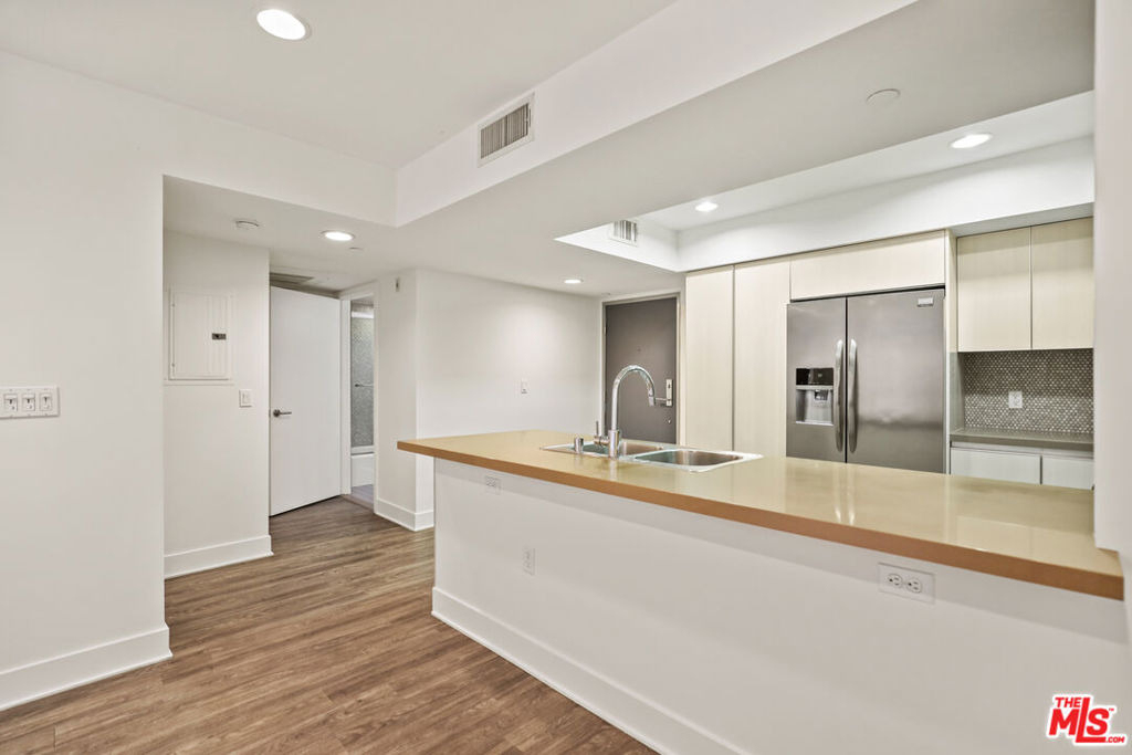 10473 Santa Monica Boulevard - Photo 5