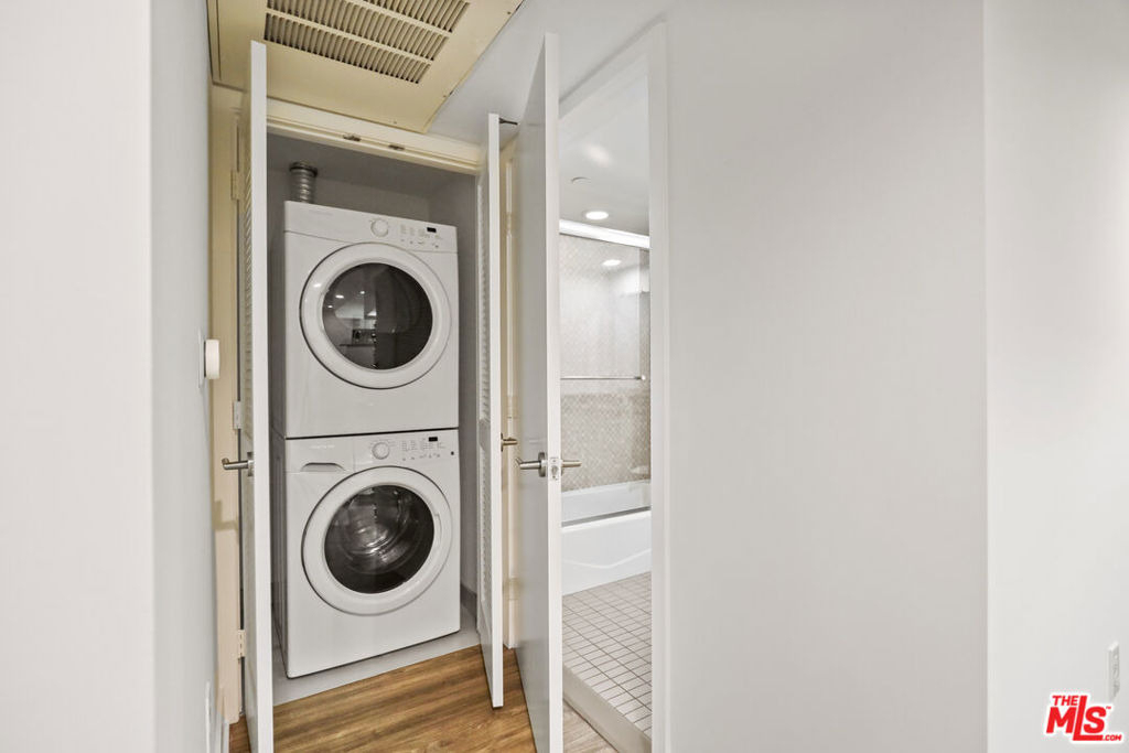 10473 Santa Monica Boulevard - Photo 10