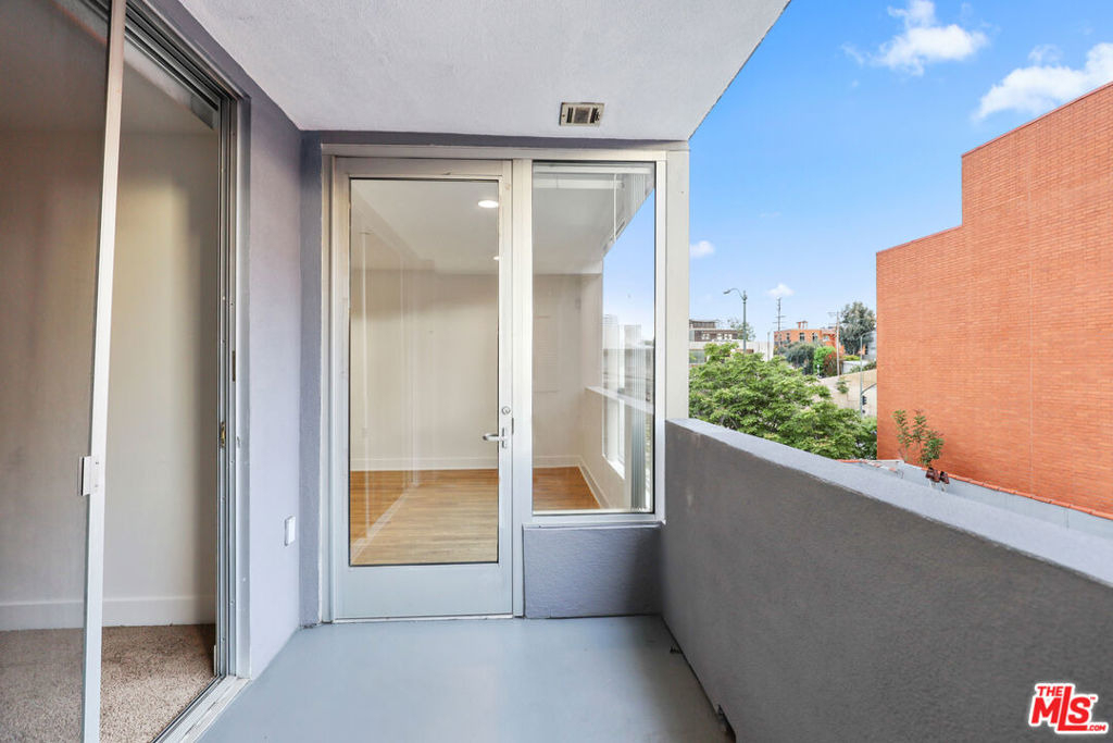 10473 Santa Monica Boulevard - Photo 8