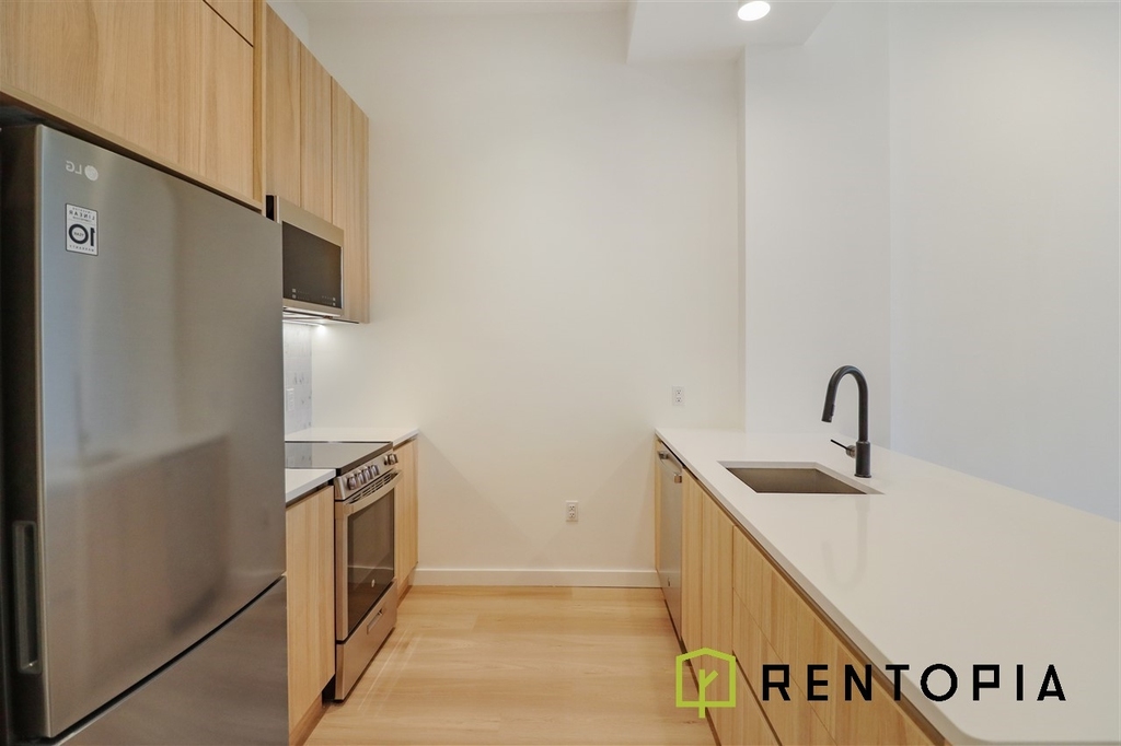 1010 Pacific Street - Photo 3