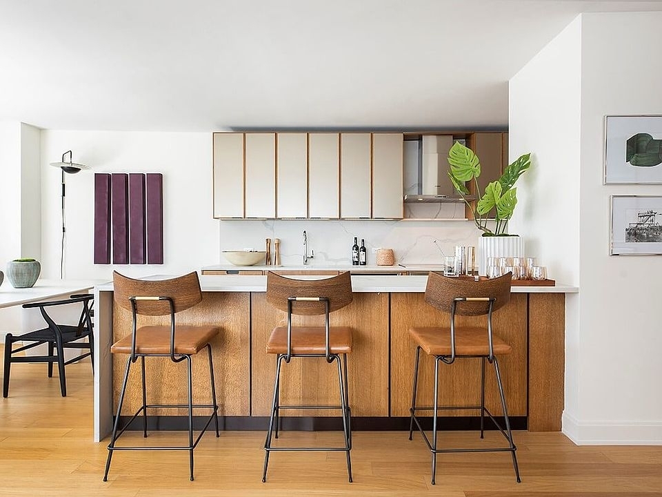 East 54th Street  - Photo 4