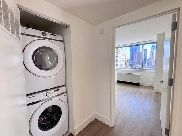 West 52nd Street  - Photo 6