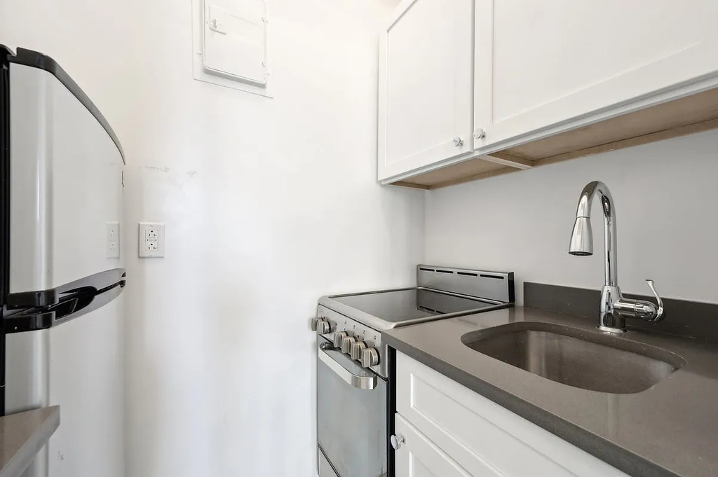 West 23rd Street  - Photo 5