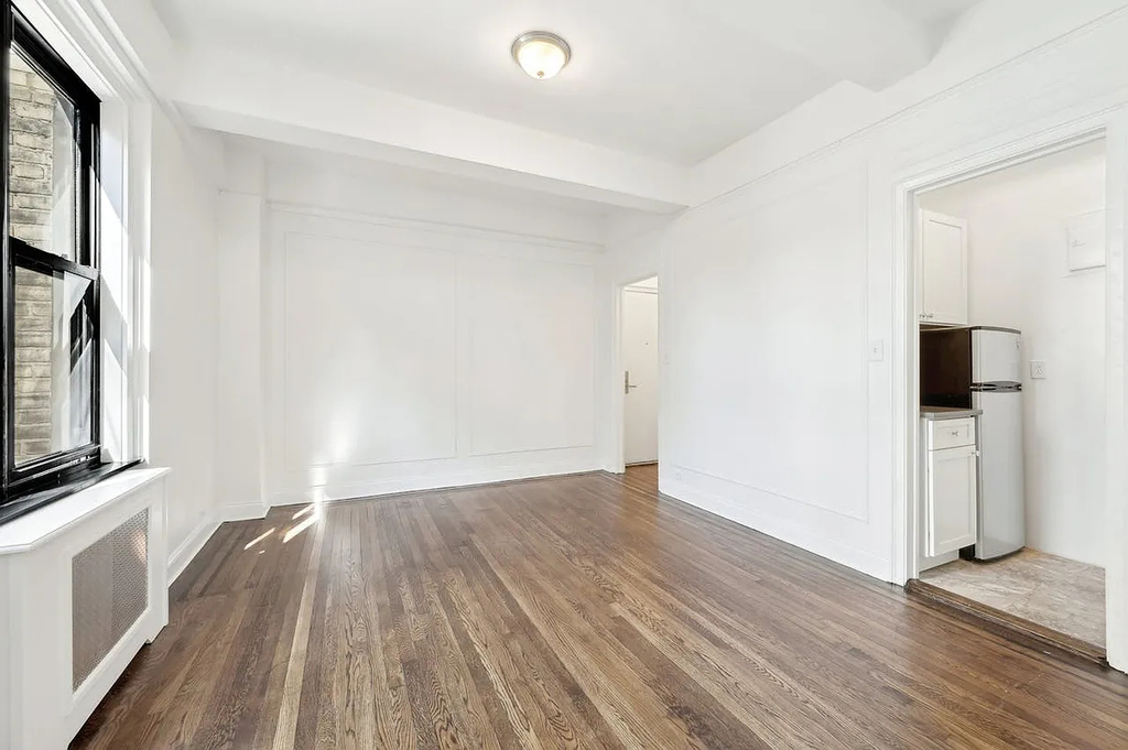 West 23rd Street  - Photo 4