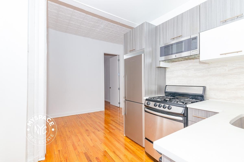 33 Montrose - Photo 1