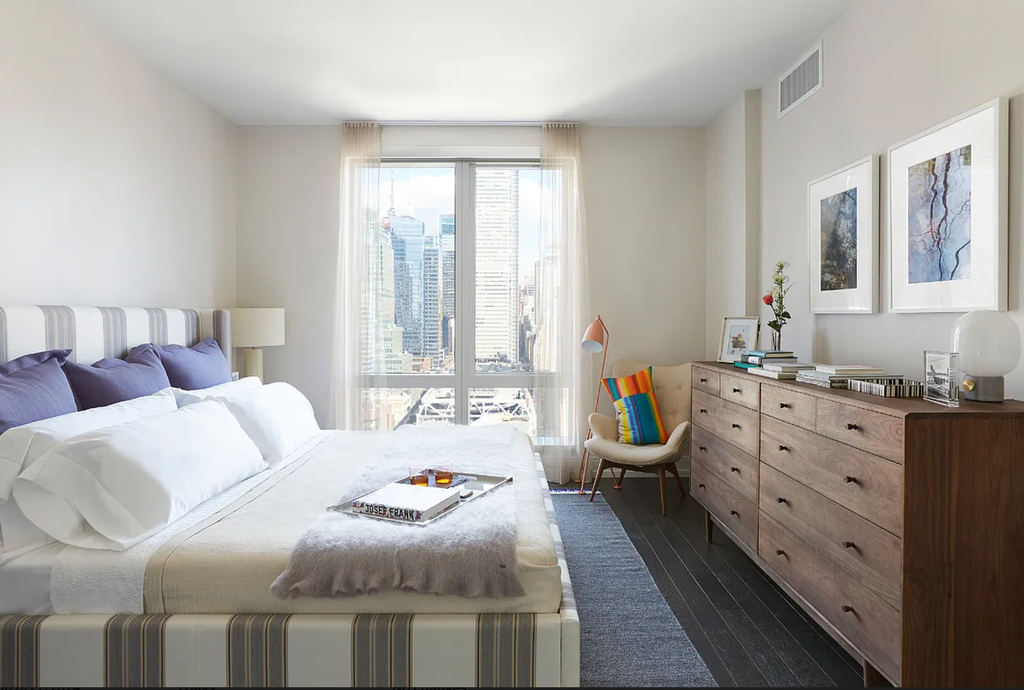 555 10th Avenue - Photo 1