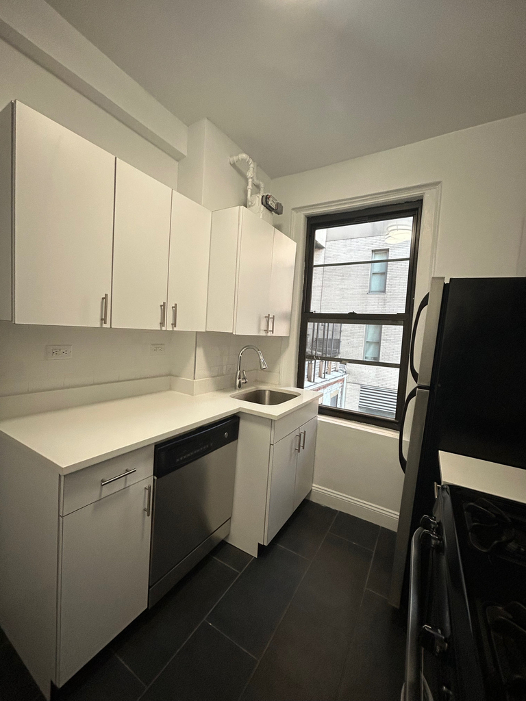 East 37th Street off Lexington Ave - Photo 1