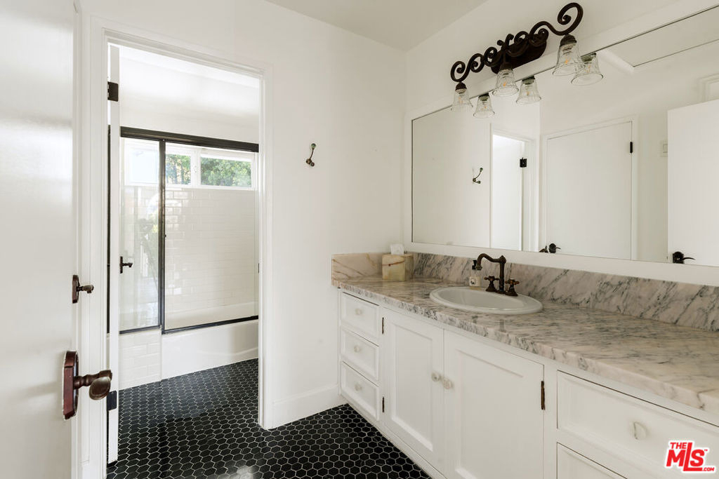 9809 Beeson Drive - Photo 24