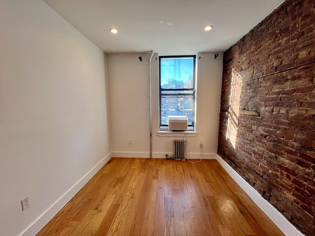 115 Carlton Avenue - Photo 3