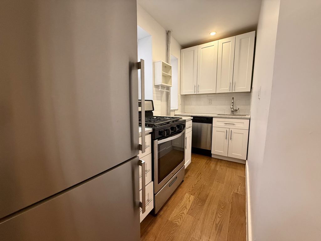 115 Carlton Avenue - Photo 3