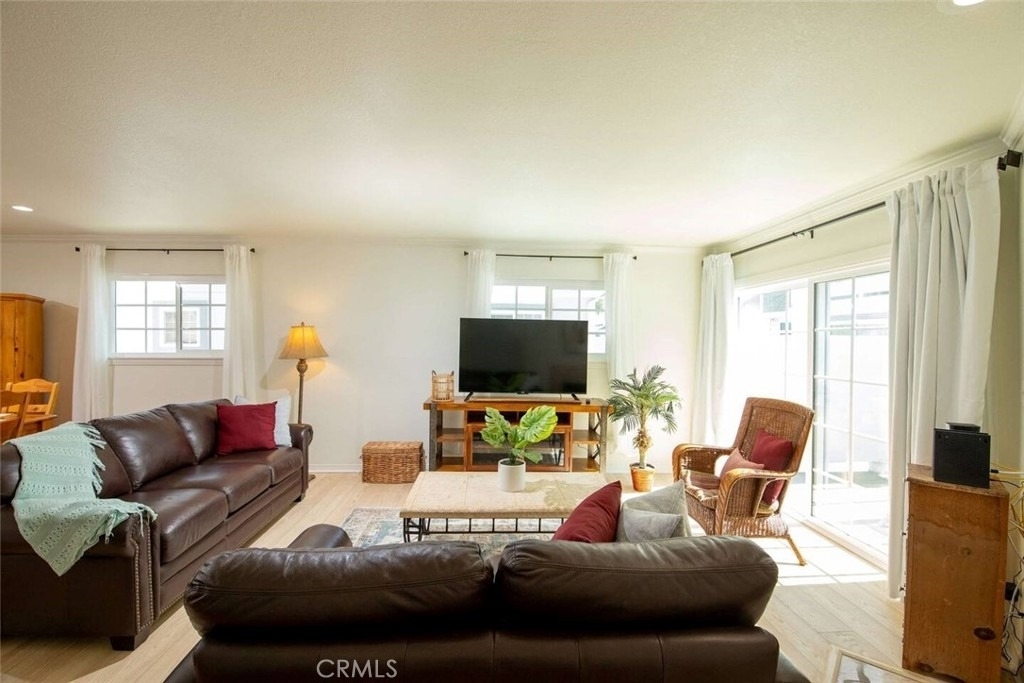 7310 Balboa Boulevard - Photo 1