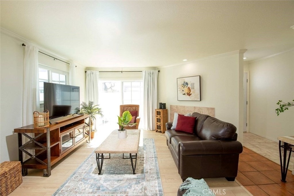 7310 Balboa Boulevard - Photo 2