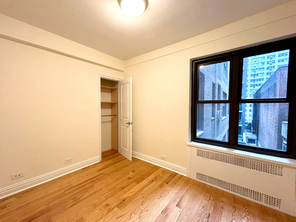 56th & Lexington Ave - Photo 9