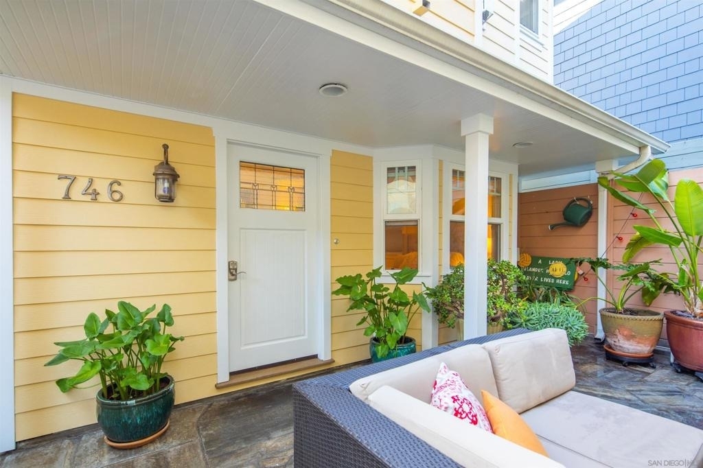 746 G Ave - Photo 2