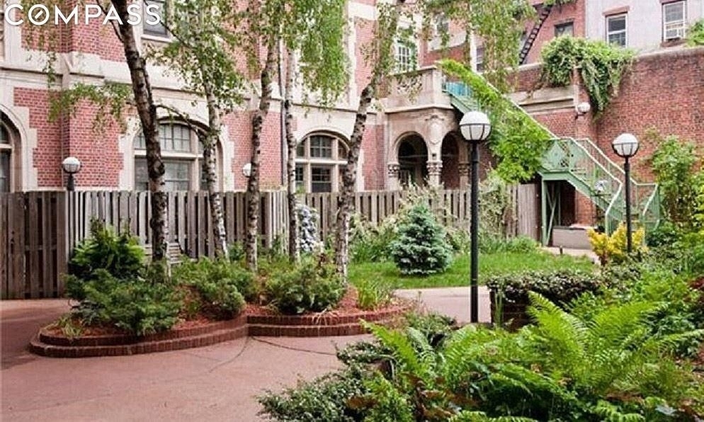 555 Washington Avenue - Photo 0