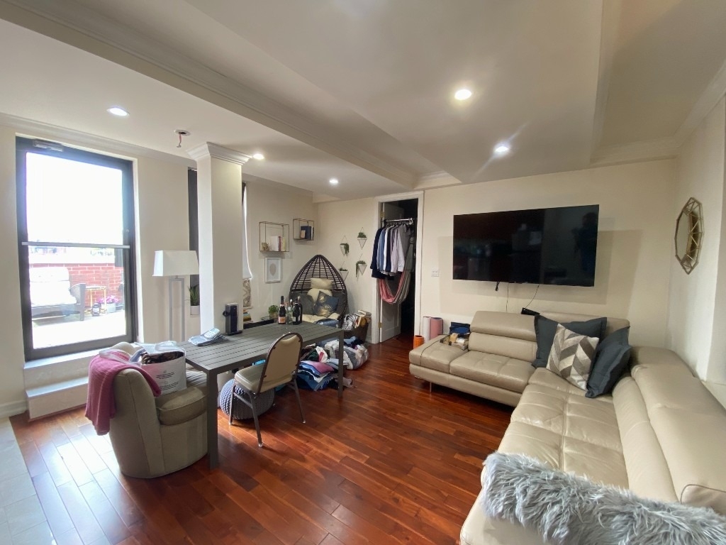 304 W 92nd Street - Photo 9