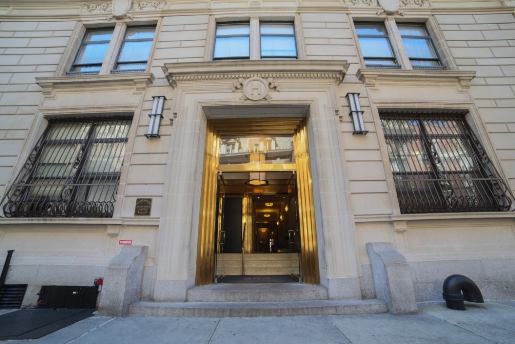 304 W 92nd Street - Photo 6