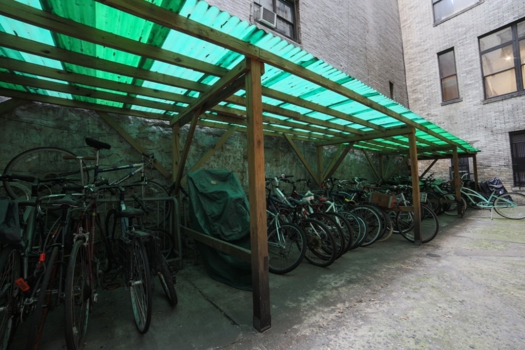 304 W 92nd Street - Photo 3