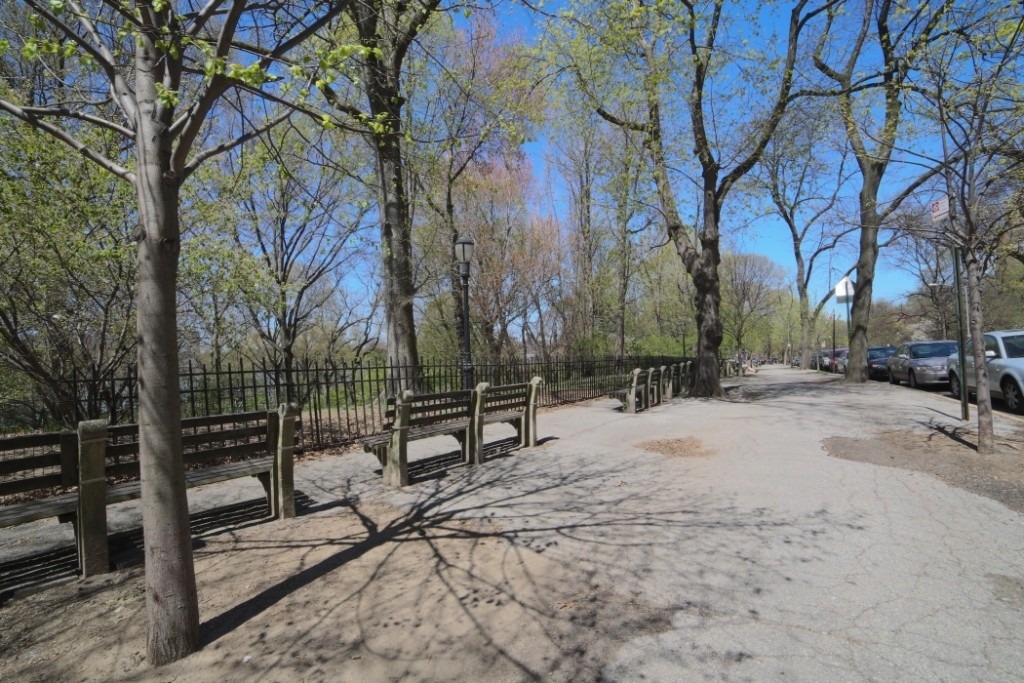 304 W 92nd Street - Photo 7