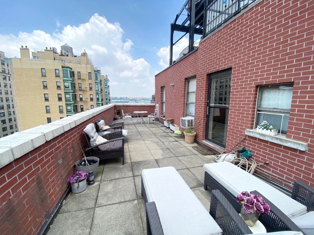 304 W 92nd Street - Photo 0