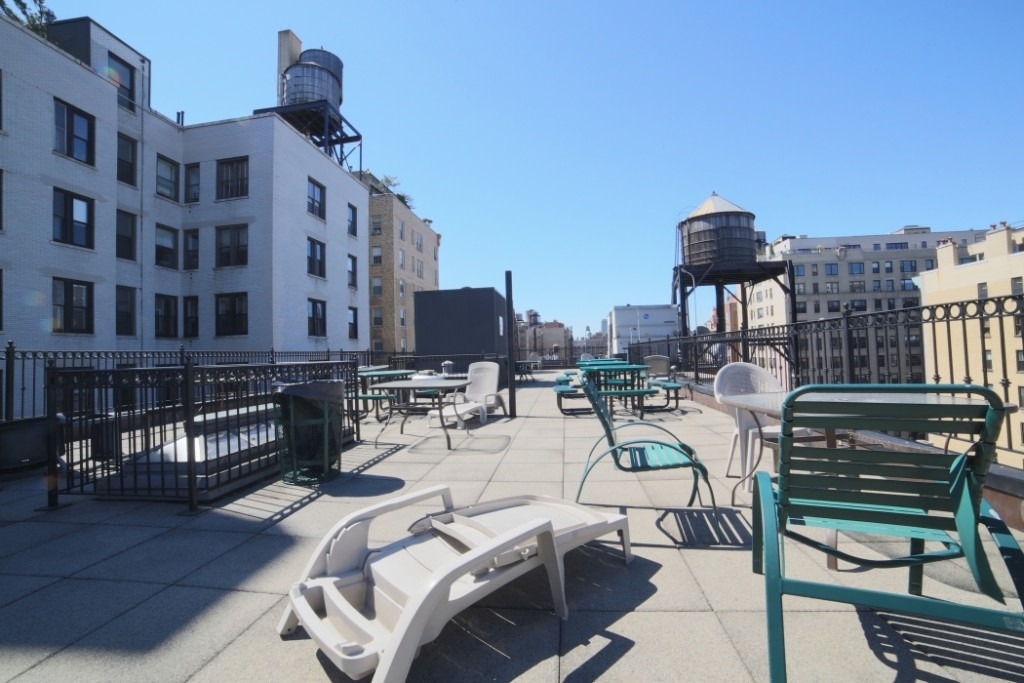 304 W 92nd Street - Photo 2