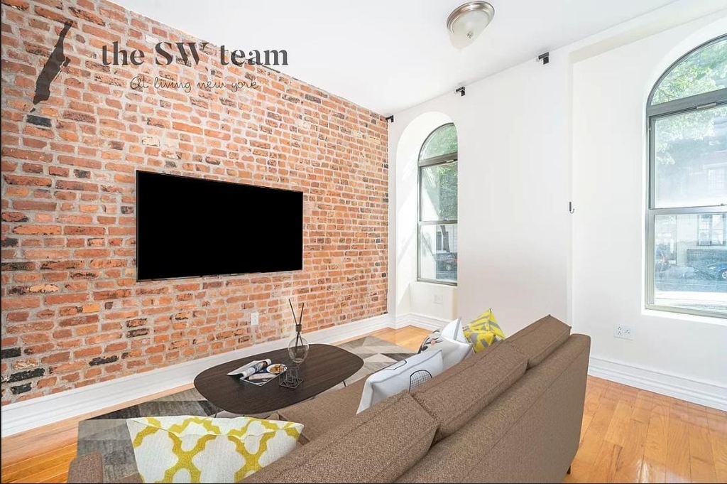65 W 106th Street - Photo 2