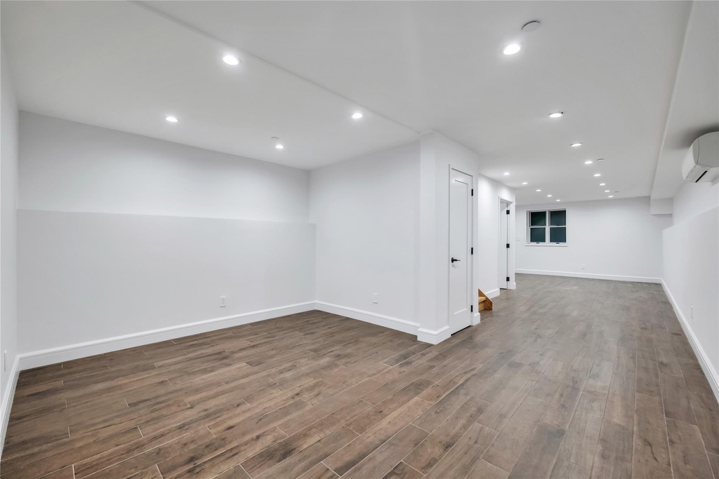 612 E 54th Street - Photo 14