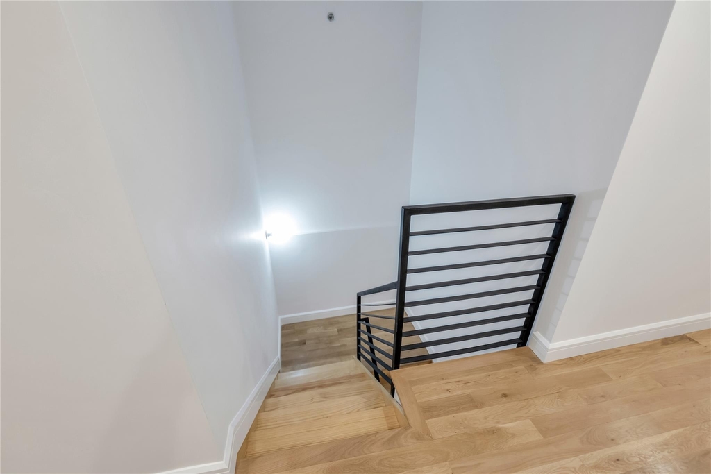 612 E 54th Street - Photo 5