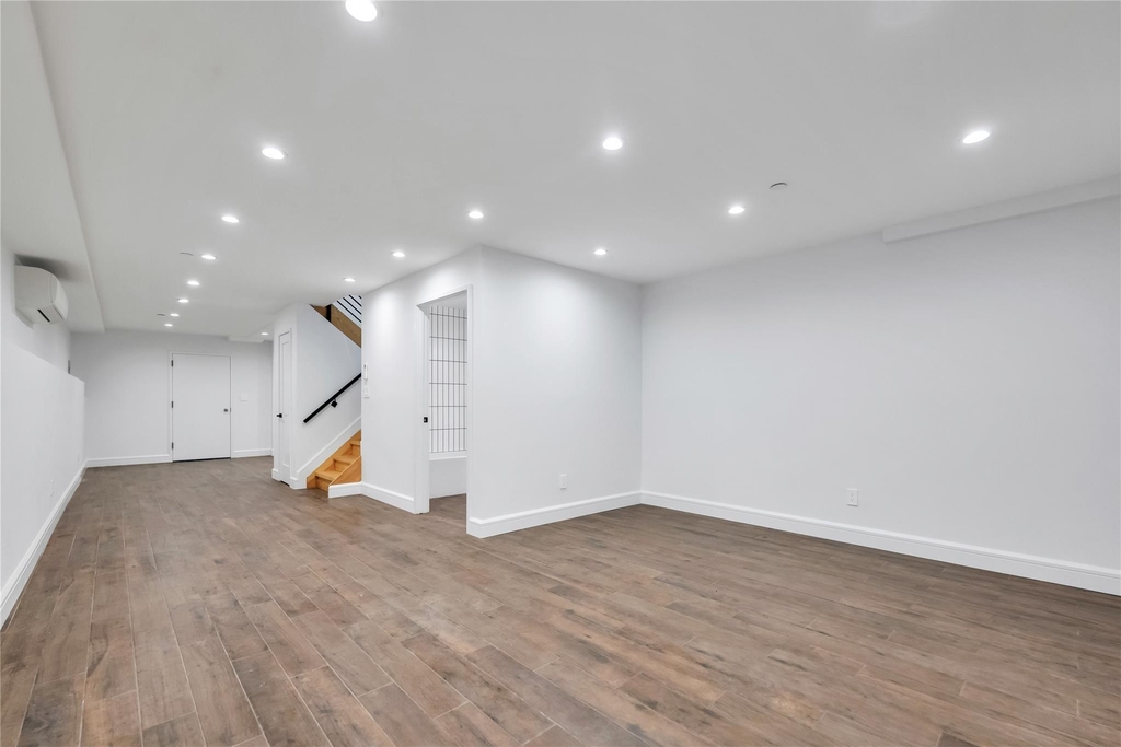 612 E 54th Street - Photo 16