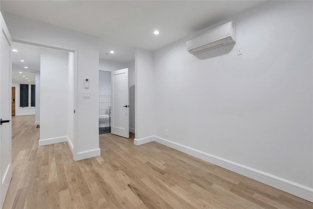 612 E 54th Street - Photo 11