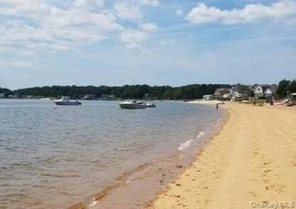 599 Peconic Bay Boulevard - Photo 8