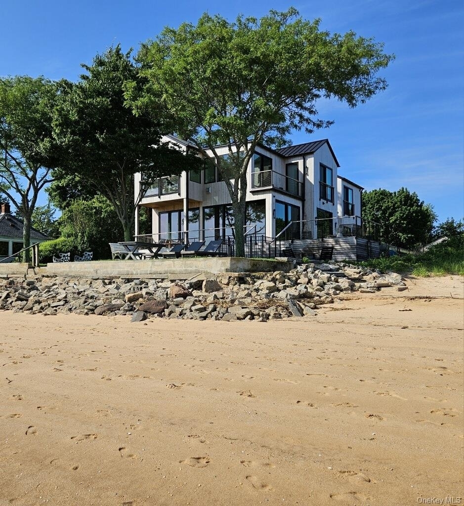 599 Peconic Bay Boulevard - Photo 6