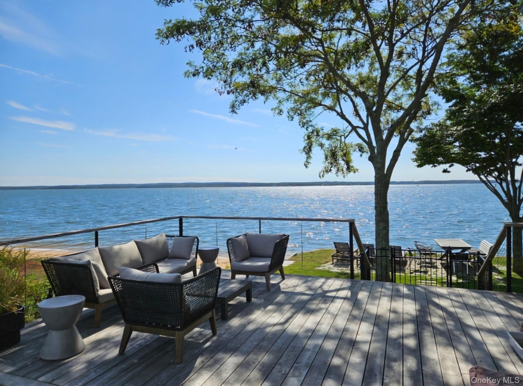 599 Peconic Bay Boulevard - Photo 2