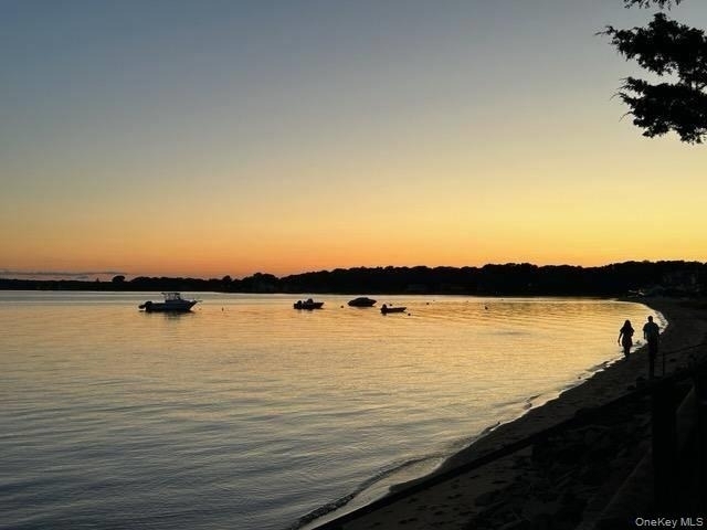 599 Peconic Bay Boulevard - Photo 11