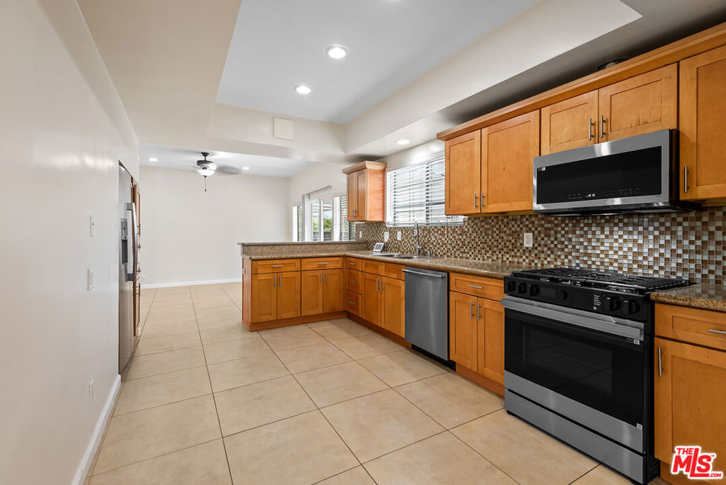 4090 Leeward Avenue - Photo 20