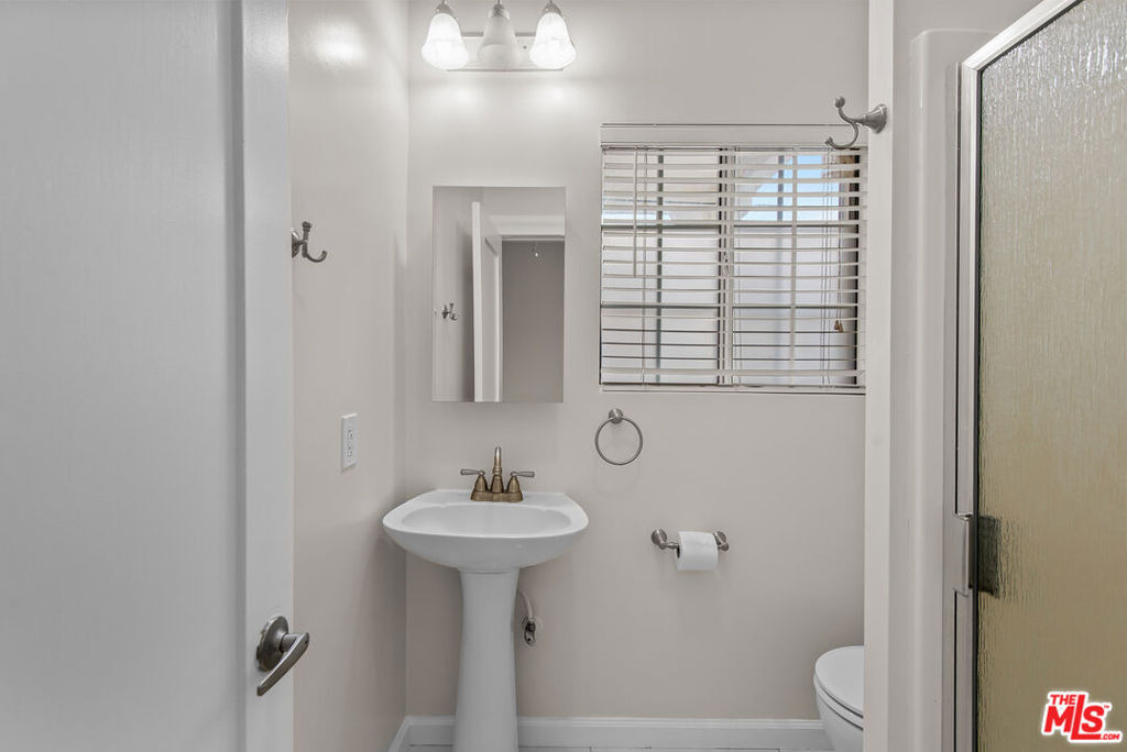 4090 Leeward Avenue - Photo 22