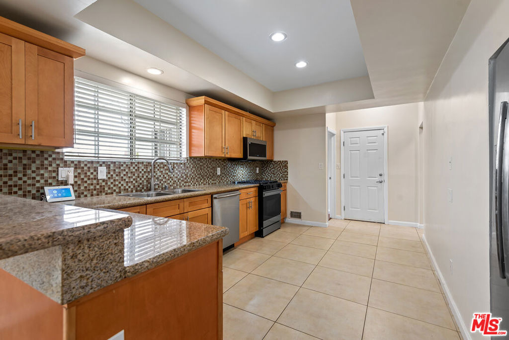 4090 Leeward Avenue - Photo 19