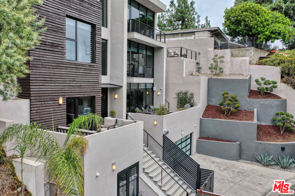6459 Rodgerton Drive - Photo 4