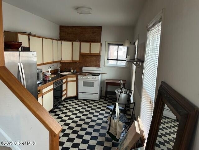 154 Washington Street - Photo 4