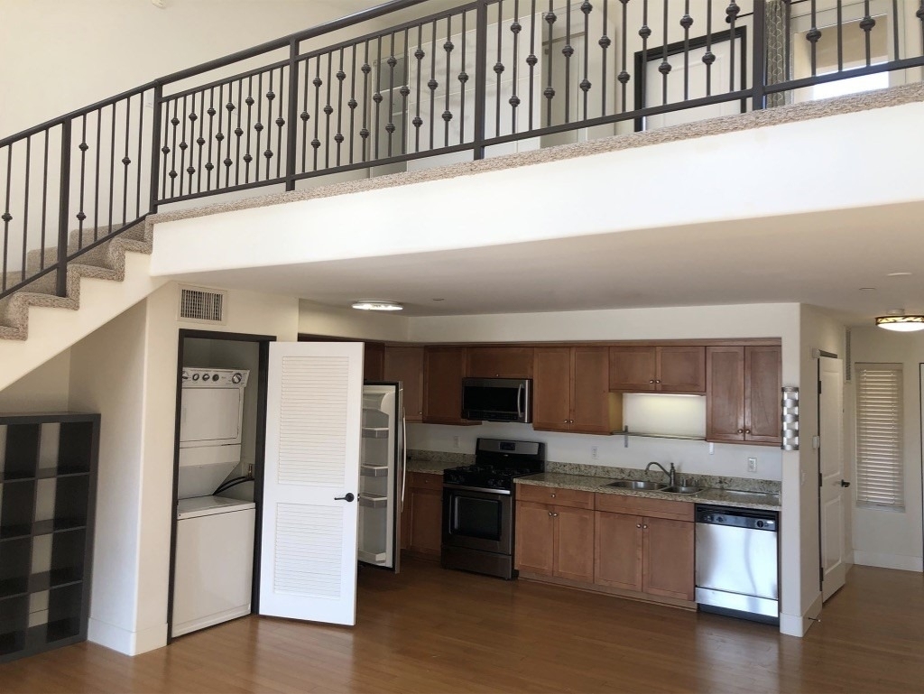 255 W 7th Street - Photo 2