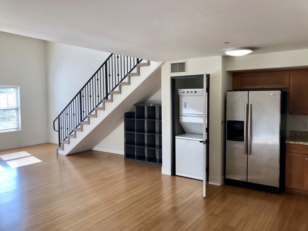 255 W 7th Street - Photo 4