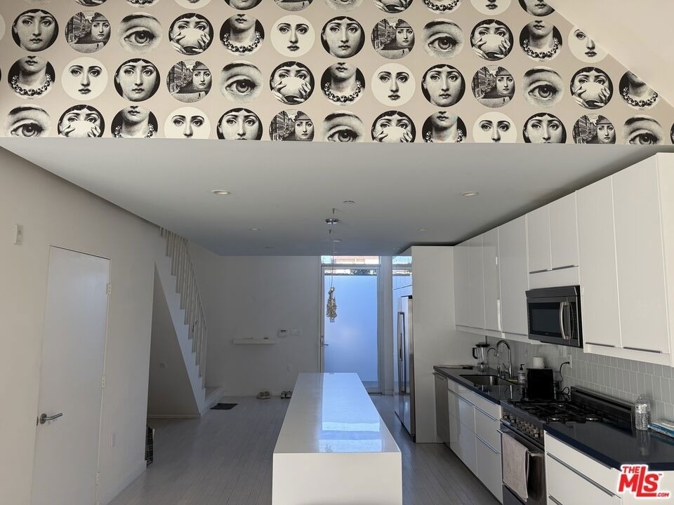 7917 Willoughby Avenue - Photo 1