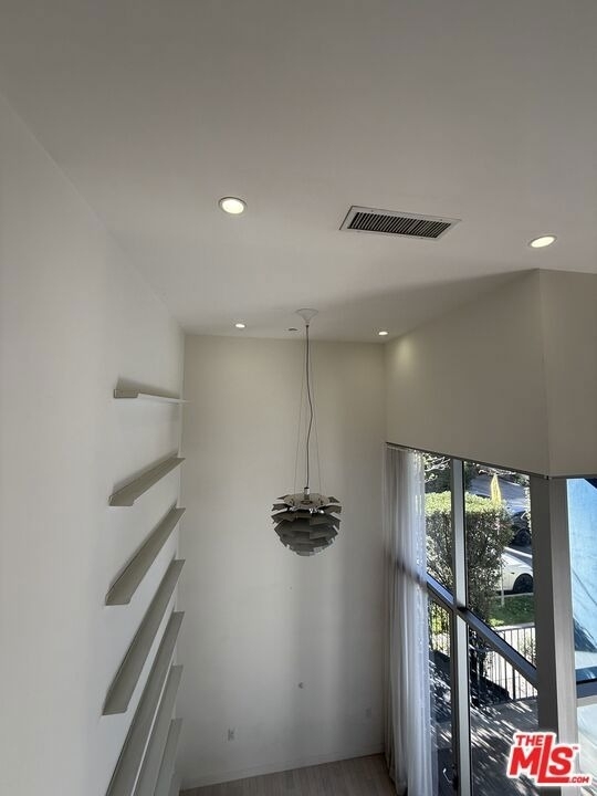 7917 Willoughby Avenue - Photo 7