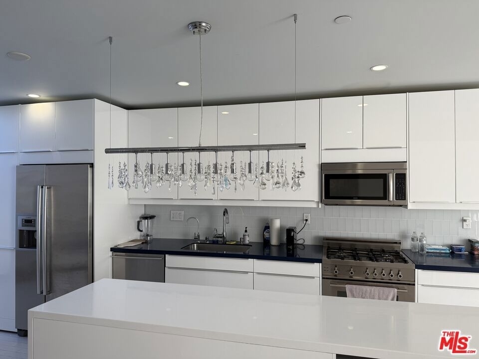 7917 Willoughby Avenue - Photo 2