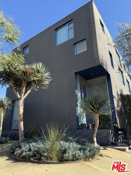 7917 Willoughby Avenue - Photo 29